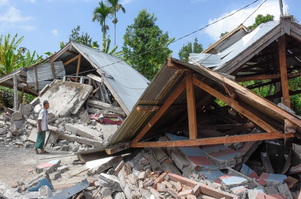 Endonezya'da deprem: Turist adası Lombok'ta 10 kişi öldü