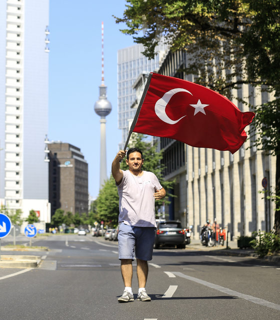 Berlin'de Mesut Özil'e destek yürüyüşü yapıldı!