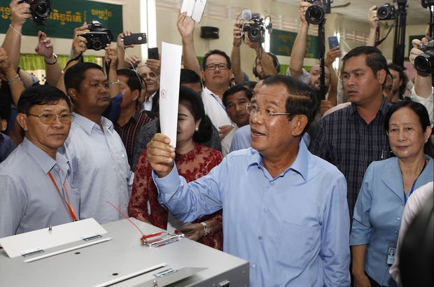 Kamboçyada 33 yıldır ülkeyi yöneten Hun Sen, seçimleri tekrar kazandı Kamboçyada 33 yıldır ülkeyi yöneten Hun Sen, seçimleri tekrar kazandı
