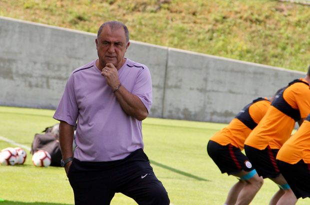 Galatasaray teknik direktörü Fatih Terim'den oyunculara savunma uyarısı