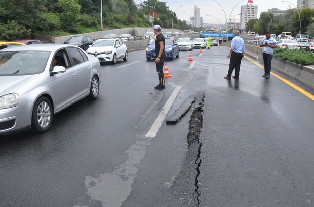 Ankara'da yol çöktü