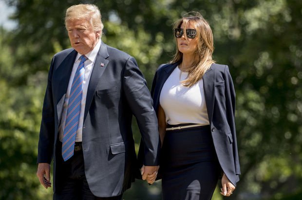 Melania Trumpın göçmen anne ve babası ABD vatandaşı oldu Melania Trumpın göçmen anne ve babası ABD vatandaşı oldu