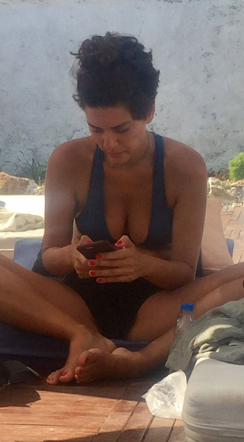 Bergüzar Korel, tatil rotasını Bozcaada'ya çevirdi