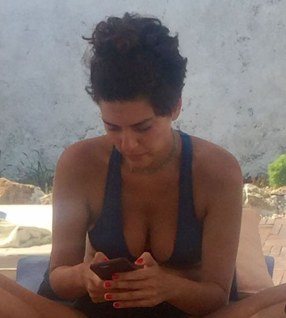 Bergüzar Korel, tatil rotasını Bozcaada'ya çevirdi