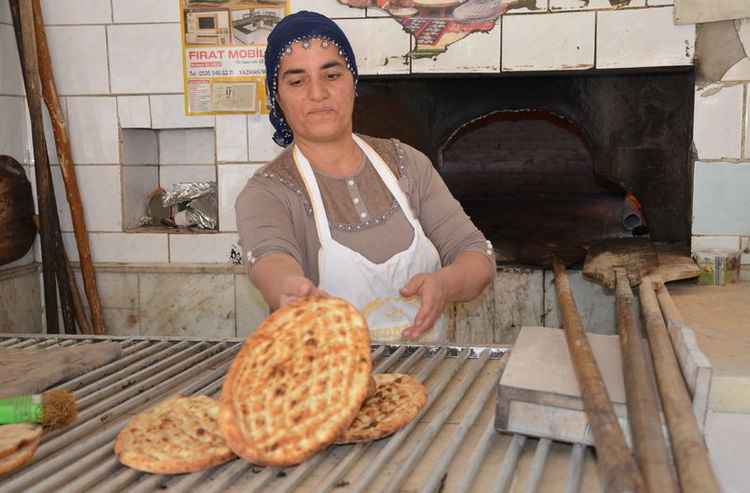 Çeyizciydi azmetti fırının başına geçti Çeyizciydi azmetti fırının başına geçti