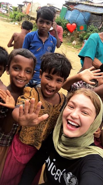 Gigi Hadid mülteci kampını ziyaret etti - Magazin haberleri