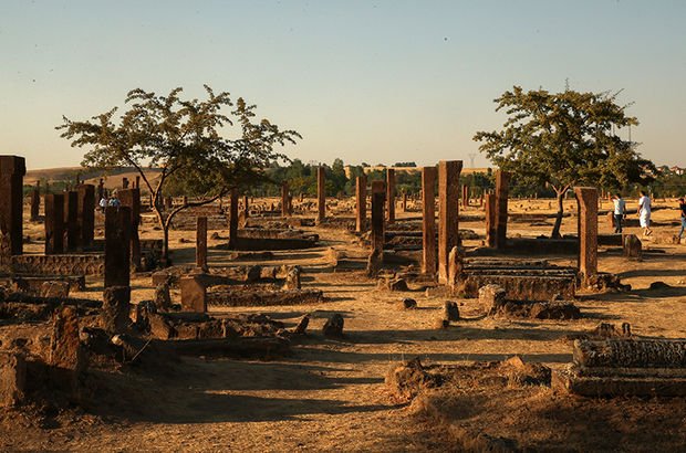 Dünyanın en büyük Türk-İslam mezarlığına ziyaretçi akını