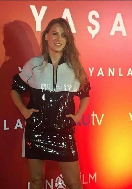 Yaşayamayanlar'ın galasına Elçin Sangu ve Serenay Sarıkaya damgası - Magazin haberleri