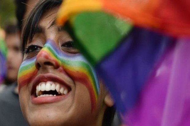 Hindistan'da eşcinsel ilişki suç olmaktan çıkarıldı