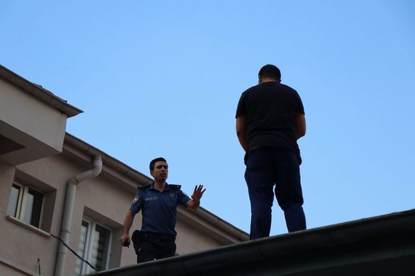 'Bana sarılacaksın' dedi, intihardan vazgeçirdi
