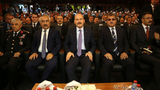 Süleyman Soylu: Direksiyon başında telefonu bitireceğiz