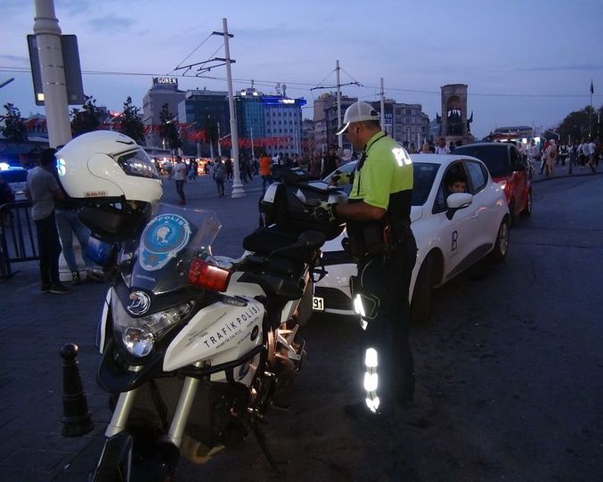 Taksim Meydanı'nda taksicilere ceza yağdı