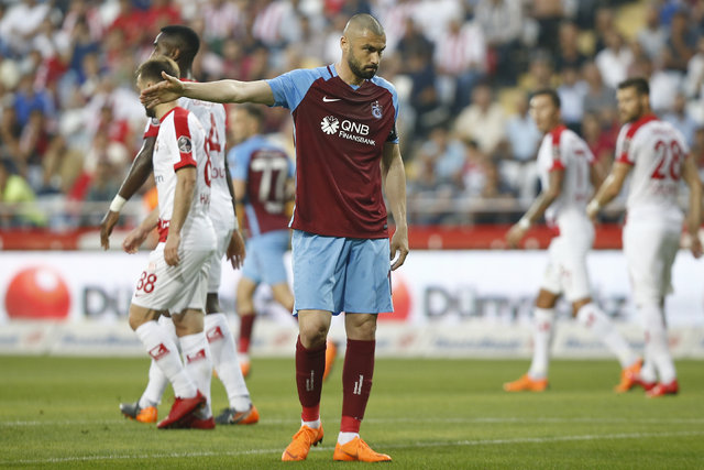 Burak Yılmaz'dan son dakika açıklaması: Futbolu bırakırım!