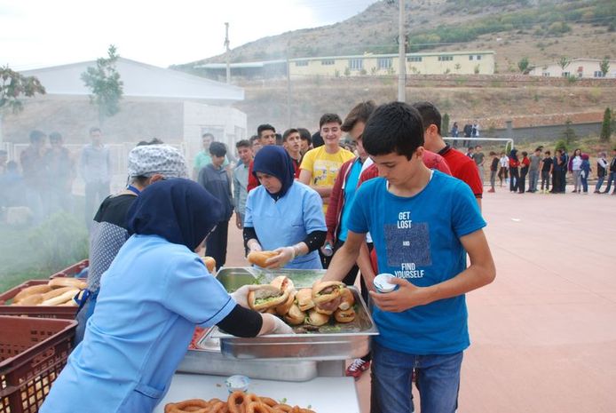 Tokat'ta okulun ilk günü büyük sürpriz!