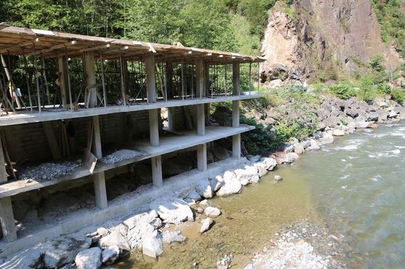 İmar barışını kullanıp Fırtına Vadisine otel kondurdular 61