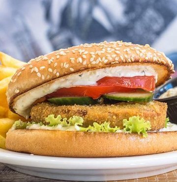 Prof. Dr. Ertuğrul Taşan, "Okullar başladı, çocuklarımızın başarılarını fastfood ile ödüllendirmeyelim. Eğlenmek her zaman yemek yemek değildir, eğlenmek bir sosyal faaliyettir, bir harekettir" dedi