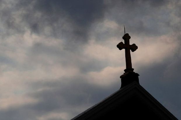 Kilisede çocuk cinsel istismarı: Papa onları azletti...