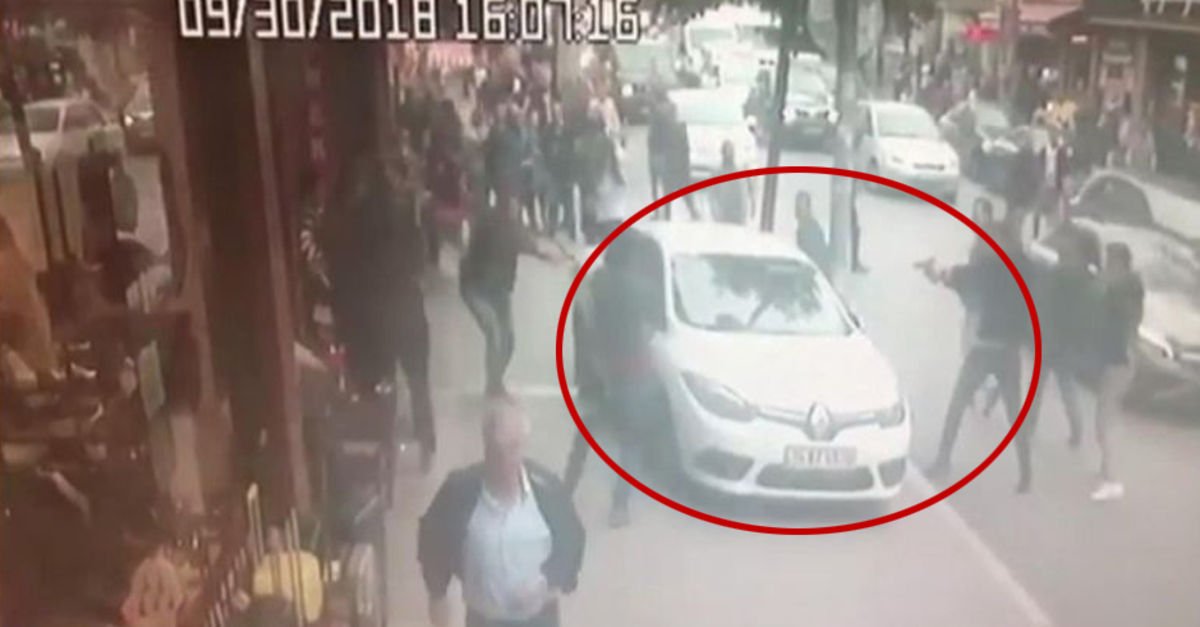 Son dakika Polisten kaçan araç yayaların arasına daldı Son dakika Polisten kaçan araç yayaların arasına daldı