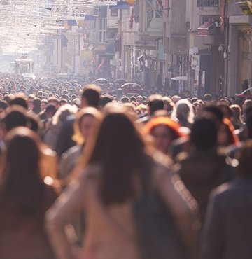 Gribin özellikle yaşlılar ve çocuklar için tehlikeli olduğunu belirten Dr. Fevzi Özgönül, “Akciğerde çoğalıp zatürreye yol açıp başka hastalıklara da zemin hazırlaması nedeniyle grip, özellikle 65 yaş üstü kişilerde, akciğer, kalp, böbrek, karaciğer ve şeker hastalığı olanlarda ve kanser tedavisi görenlerde ve bağışıklık sistemi tam gelişmediği çocukluk döneminde ölümcül olabilir” açıklamasında bulunarak, gripten korunmak için uymamız gereken 10 kuralı açıkladı