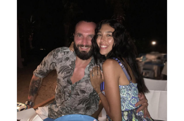 Arda Turan Esi / Aslıhan Doğan yeni soyadıyla hesap açtı - Futbolcu arda turan'ın eşi aslıhan doğan kendi adına olan kıyafet ve makya.