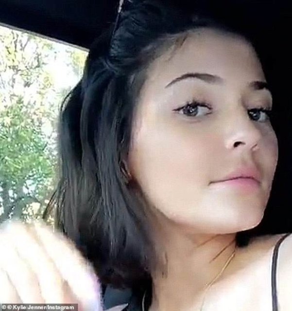 Kylie Jenner yine dudak dolgusu yaptırdı - Magazin haberleri