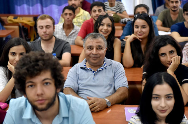 Müslüm Kaya, hem öğretmen hem de öğrenci...