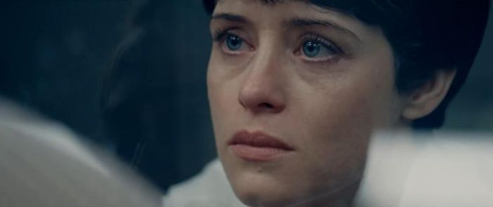 Claire Foy (Janet Armstrong)