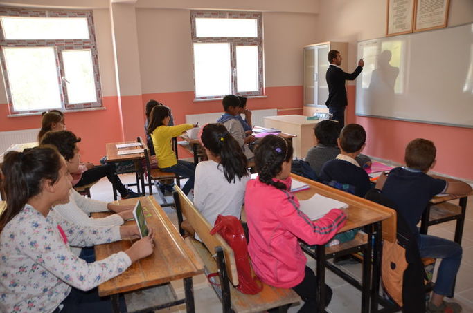 Öğretmenleri geldi, eğitimi başladılar...