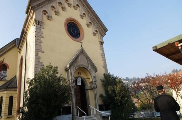 İtalya'da bir kiliseyi satın alan Müslümanların cami yapma planına tepki
