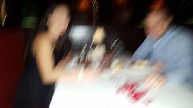 Yabancı birisine fotoğraf çektirmeden önce iki kez düşünün!