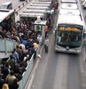 Küçükçekmece Beşyol mevkisinde bir metrobüsün arıza yapması nedeniyle seferlerde aksama yaşandı. 