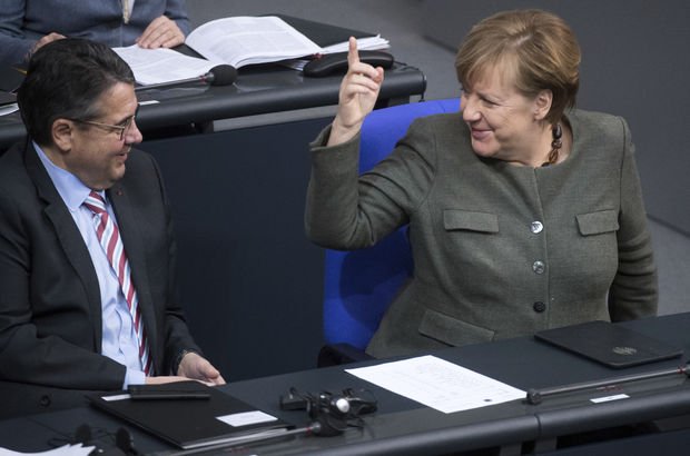 Almanya eski dışişleri bakanı Gabriel: Merkel gelecek yıl bırakabilir