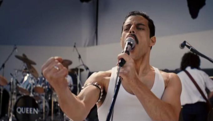 Rami Malek, Freddie Mercury rolünde harikalar yaratıyor.