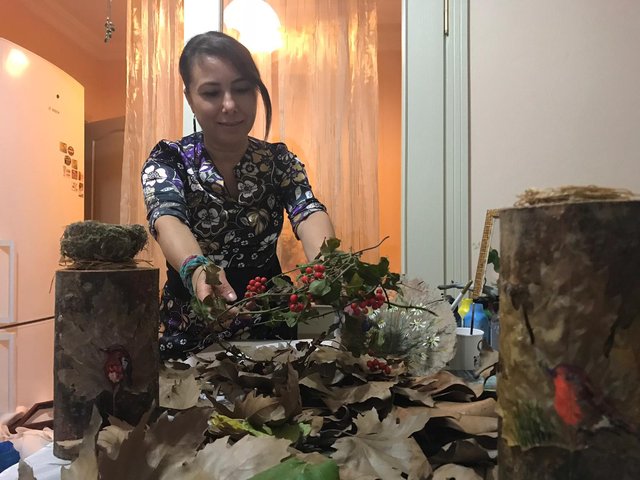 Kurumuş yaprakları sanat eserine dönüşüyor