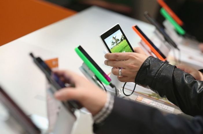 Onca model çıktı ama akıllı telefon satışları yine düştü