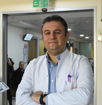 Organ Nakli Koordinatörleri Derneği (ONKOD) Başkanı Dr. Yavuz Selim Çınar, organ bağışının önemini vurgulayarak, "Bu izin sayesinde belki 8 hastanın hayatı kurtulabiliyor. Gerçekten hayat bekleyen insanlar açısından bu iznin değeri çok önemli" açıklamasında bulundu