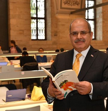 Kültür yayıncılığı alanında ‘benzersiz eserleri okuyucuyla buluşturma’ hedefiyle yola çıkan VakıfBank Kültür Yayınları yayın hayatına başladı. VakıfBank Genel Müdürü Mehmet Emin Özcan, yıl içinde geniş bir yelpazede pek çok kitabın okuyucuyla buluşacağını belirti
