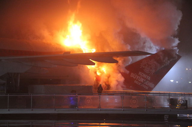 Konya'daki ünlü uçak restoranda korkutan yangın