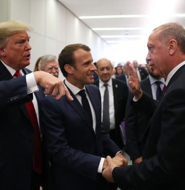Bugün Paris’e gidecek olan Cumhurbaşkanı Erdoğan, ABD Başkanı Trump ile görüşecek. Rahip Brunson krizinin ardından başlayan normalleşme sürecindeki ilk görüşmede Erdoğan’ın çantasında PKK elebaşlarına konulan para ödülü, FETÖ, Kaşıkçı cinayeti gibi sekiz dosya olacak