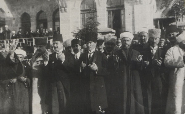 Özlem ve Saygıyla Anıyoruz...