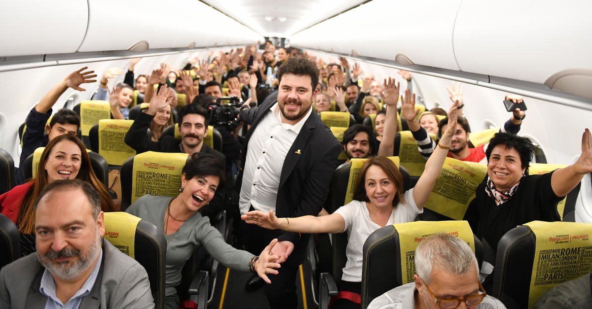 Kahkahalar havada uçuştu