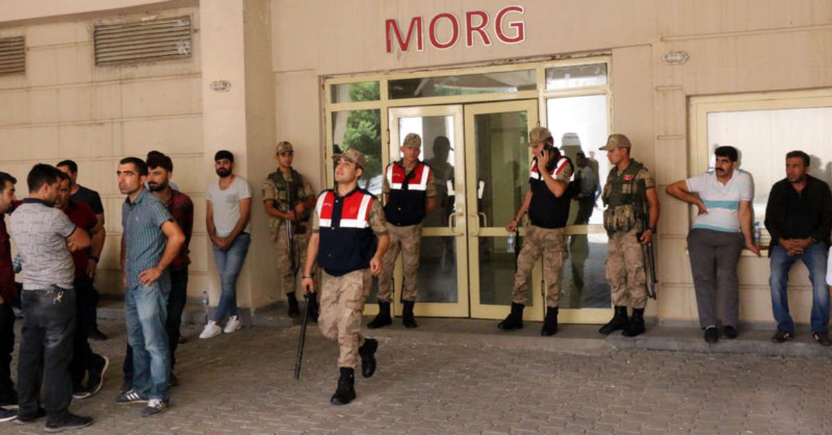 Eşini öldürüp intihar etti!