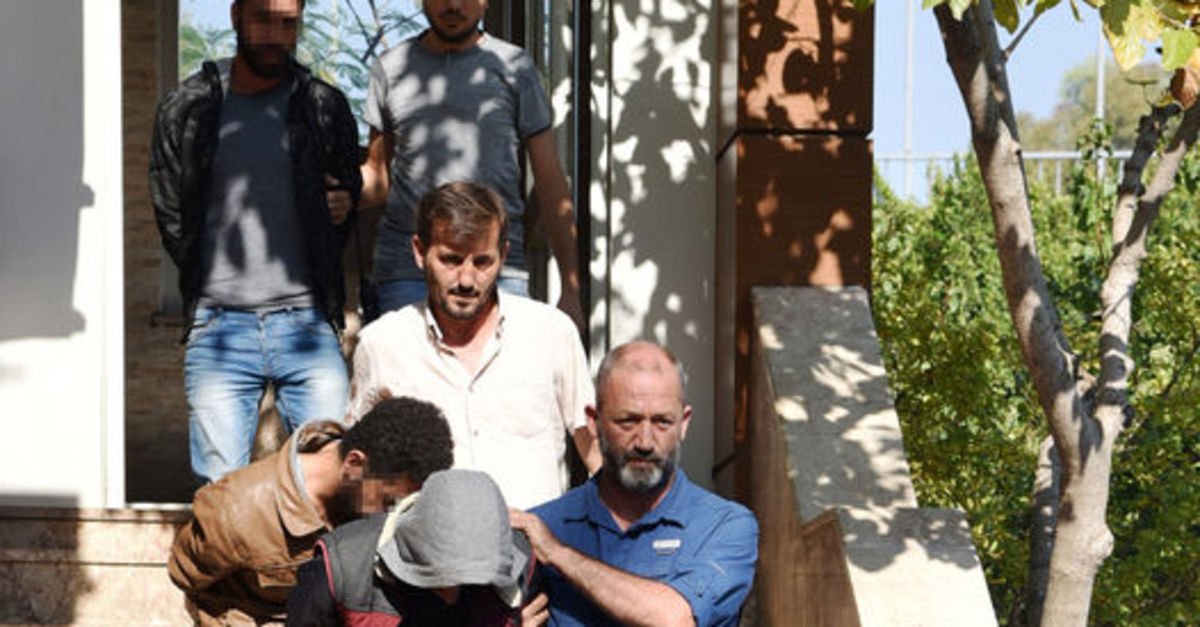 10 Kasım'da Antalya'da Atatürk büstünü kırarken yakalandılar!