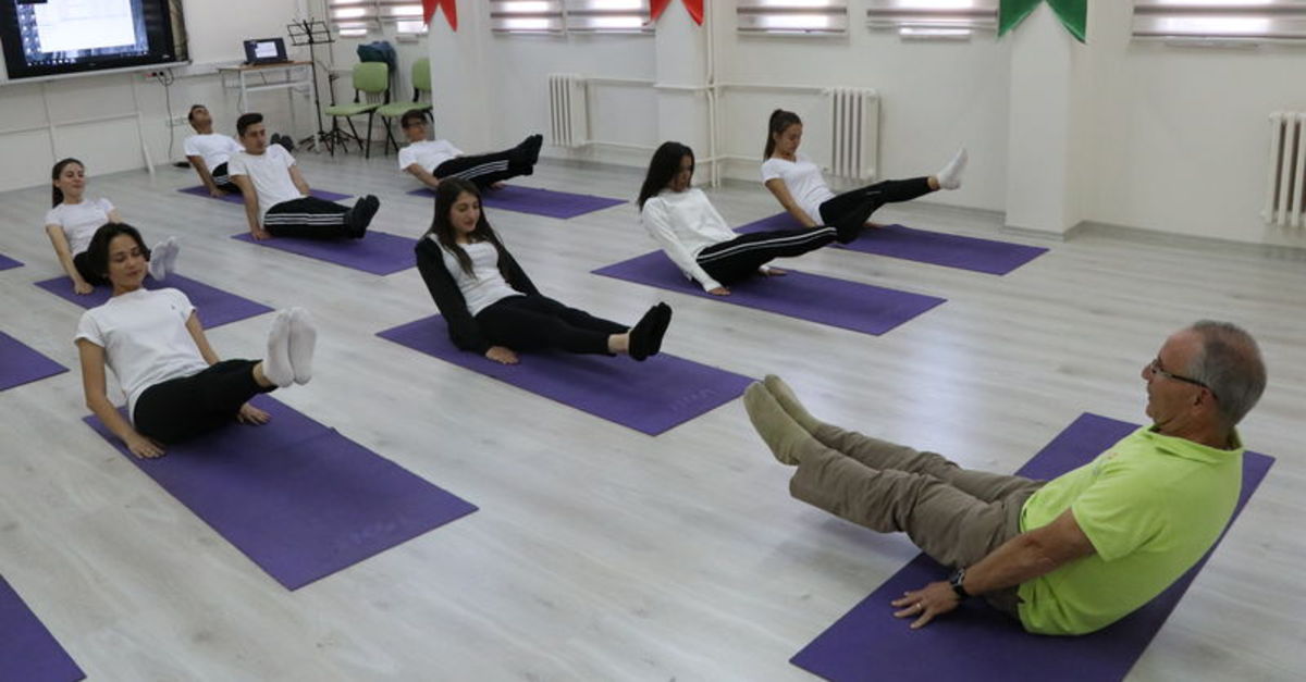Ogrenciler Sinav Stresini Yoga Ile Yenecek Gundem Haberleri