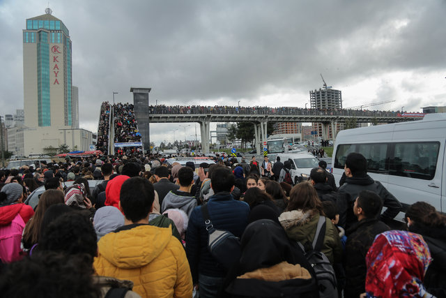 Yer: İstanbul...Akın akın oraya gittiler! İzdiham çıktı