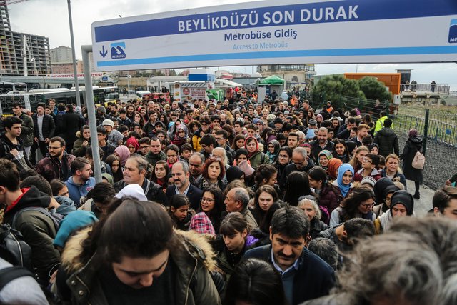 Yer: İstanbul...Akın akın oraya gittiler! İzdiham çıktı