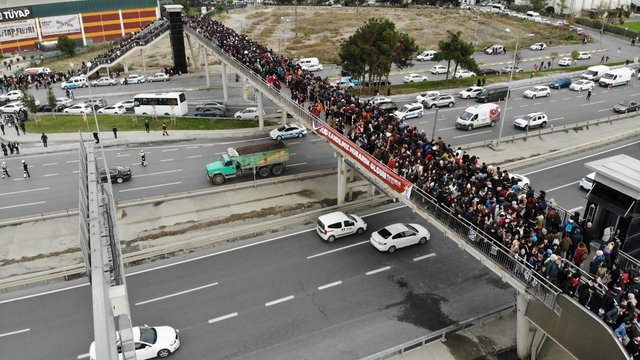 Yer: İstanbul...Akın akın oraya gittiler! İzdiham çıktı