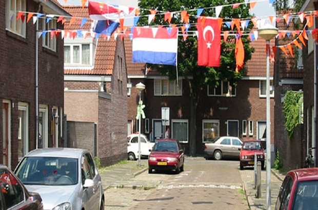 Hollanda’da Türk vatandaşlarına uyum zorunluluğu gündemde