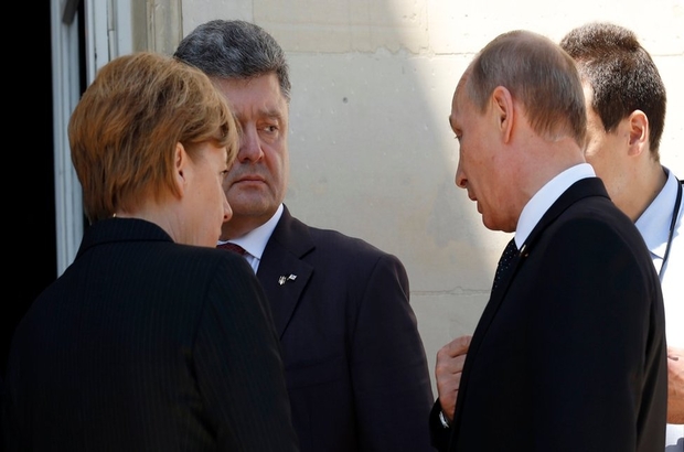 Times: Ukrayna-Rusya krizi Putin ve Poroşenko'nun işine yarıyor