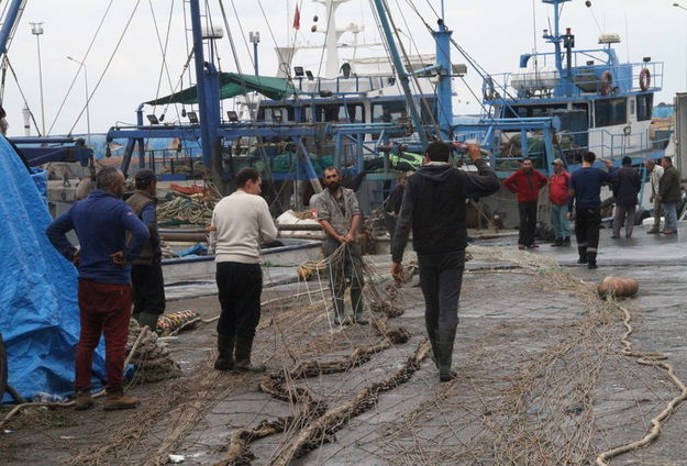 Denize açılan balıkçının ağına tarihi çapa takıldı